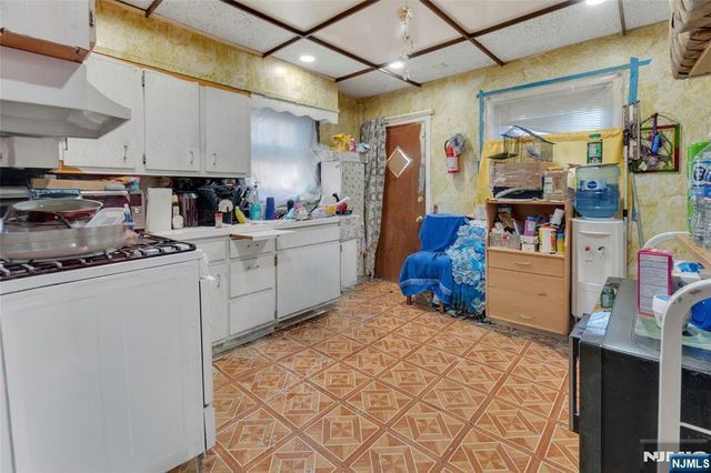 452 11th Street, Newark, NJ 07107