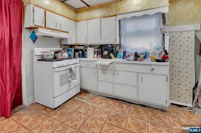 452 11th Street, Newark, NJ 07107