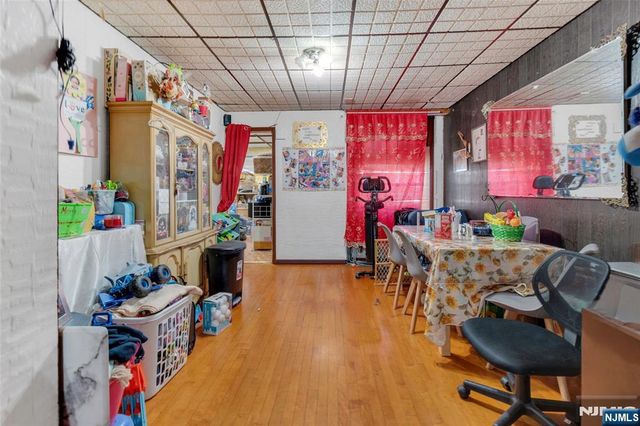 452 11th Street, Newark, NJ 07107