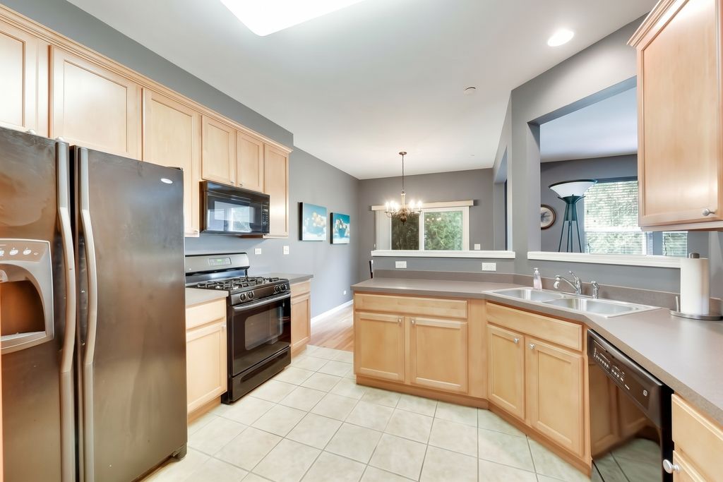 923 Kings Canyon Drive, Streamwood, IL 60107 — photo 2