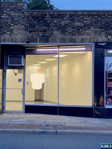 67 S Washington Avenue, Bergenfield, NJ 07621