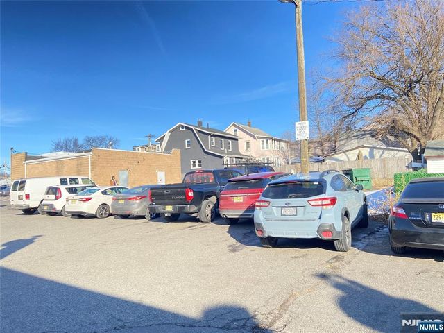 67 S Washington Avenue, Bergenfield, NJ 07621