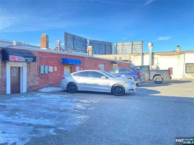 67 S Washington Avenue, Bergenfield, NJ 07621