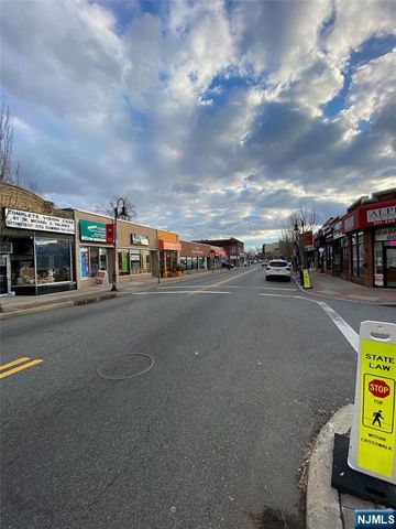 67 S Washington Avenue, Bergenfield, NJ 07621