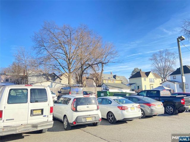 67 S Washington Avenue, Bergenfield, NJ 07621