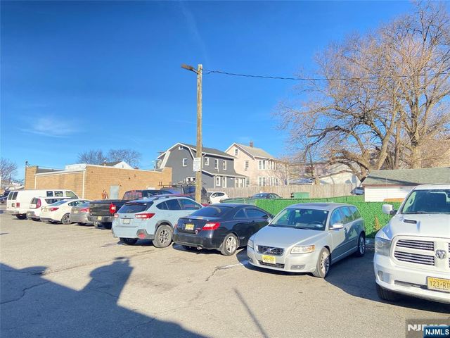 67 S Washington Avenue, Bergenfield, NJ 07621
