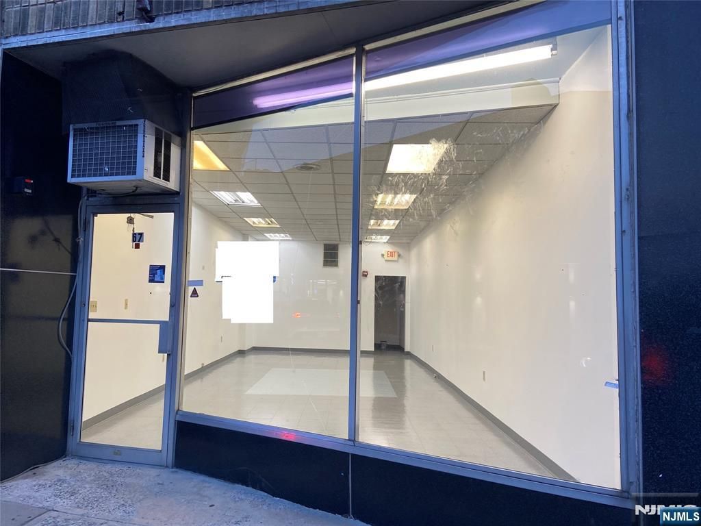 67 S Washington Avenue, Bergenfield, NJ 07621