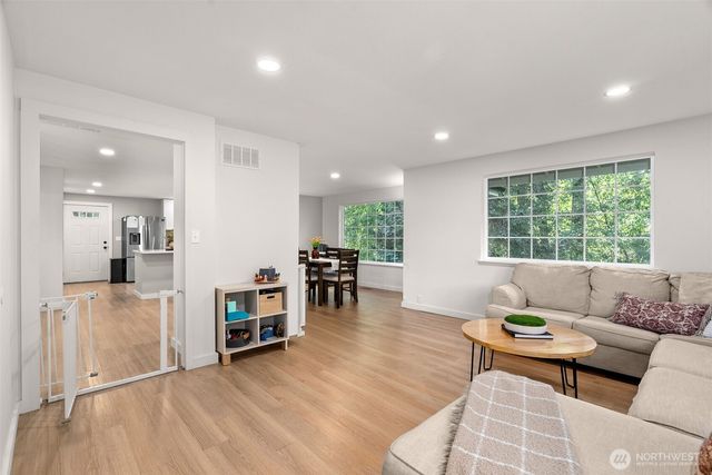 395 NW Blomster Way, Poulsbo, WA 98370