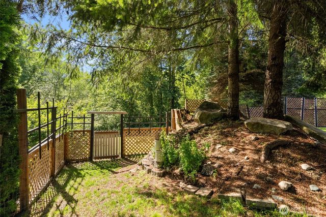 395 NW Blomster Way, Poulsbo, WA 98370