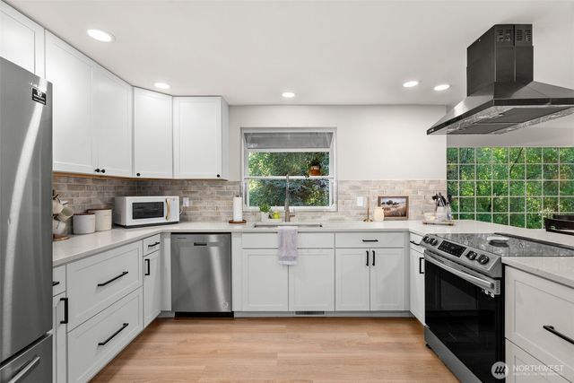 395 NW Blomster Way, Poulsbo, WA 98370