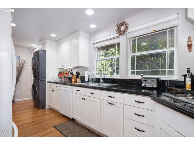5460 PALISADES Dr, Lincoln City, OR 97367