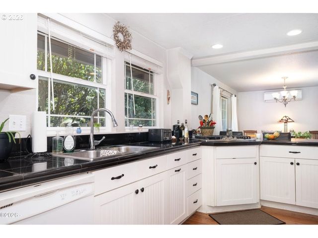 5460 PALISADES Dr, Lincoln City, OR 97367