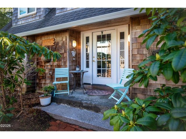 5460 PALISADES Dr, Lincoln City, OR 97367