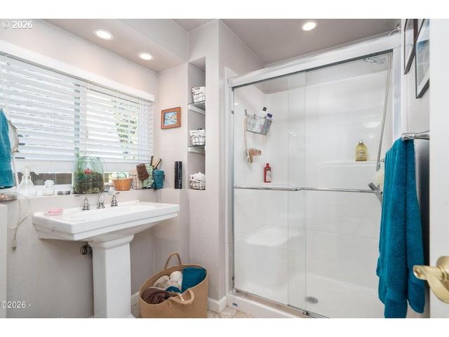 5460 PALISADES Dr, Lincoln City, OR 97367