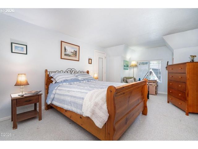 5460 PALISADES Dr, Lincoln City, OR 97367