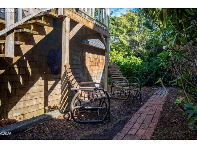 5460 PALISADES Dr, Lincoln City, OR 97367