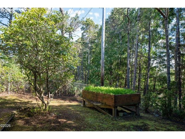 5460 PALISADES Dr, Lincoln City, OR 97367