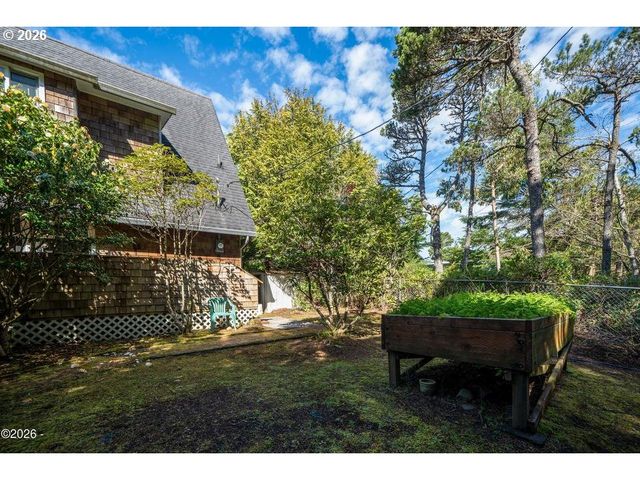 5460 PALISADES Dr, Lincoln City, OR 97367