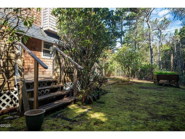 5460 PALISADES Dr, Lincoln City, OR 97367