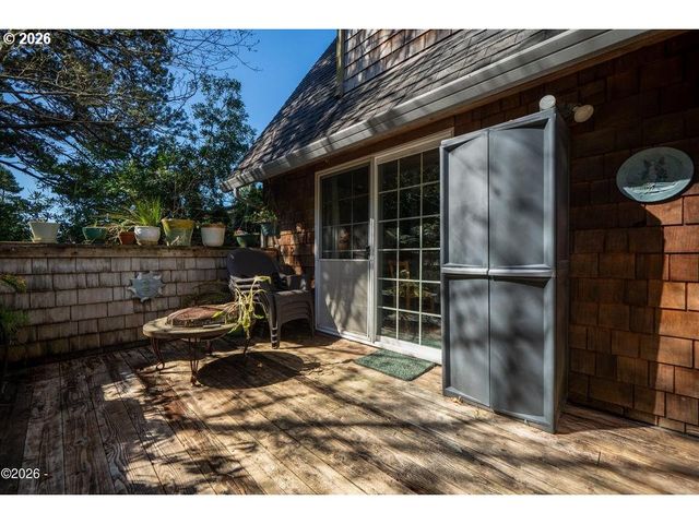5460 PALISADES Dr, Lincoln City, OR 97367