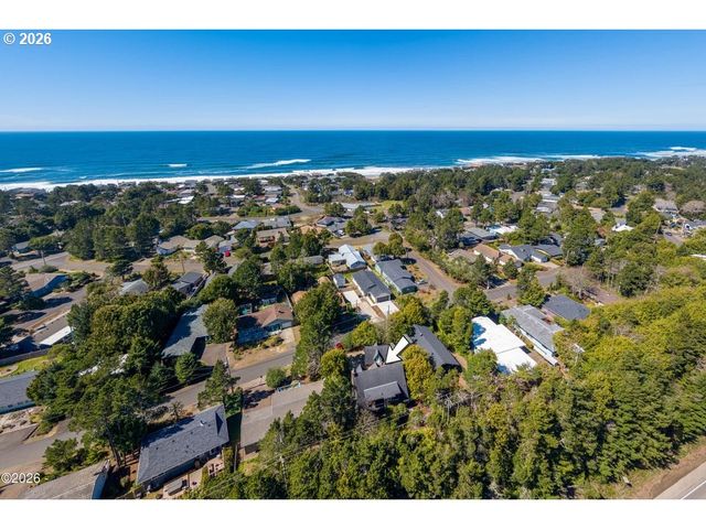 5460 PALISADES Dr, Lincoln City, OR 97367