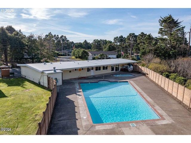5460 PALISADES Dr, Lincoln City, OR 97367