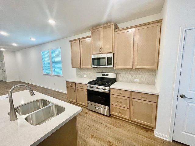 1018 Vanderscile RD, Hutto, TX 78634