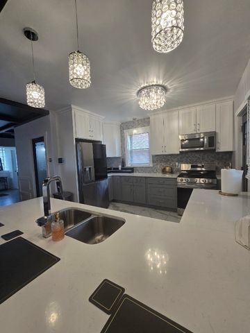 7959 S Michigan Avenue, Chicago, IL 60619
