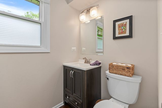 1211 Parliament Court, Libertyville, IL 60048