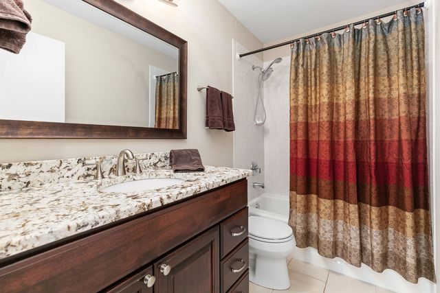 1211 Parliament Court, Libertyville, IL 60048