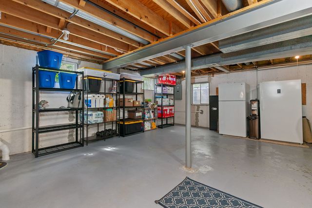 1211 Parliament Court, Libertyville, IL 60048