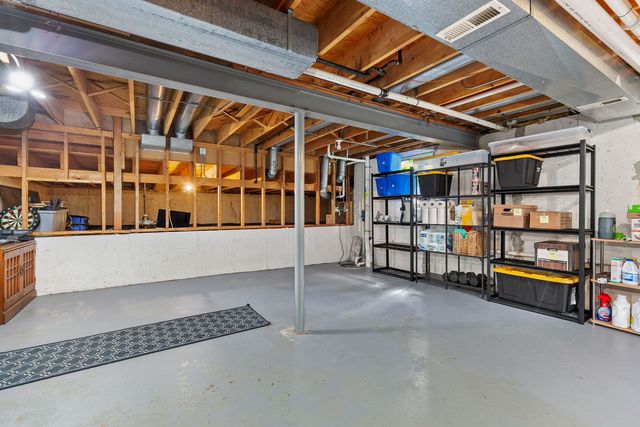 1211 Parliament Court, Libertyville, IL 60048