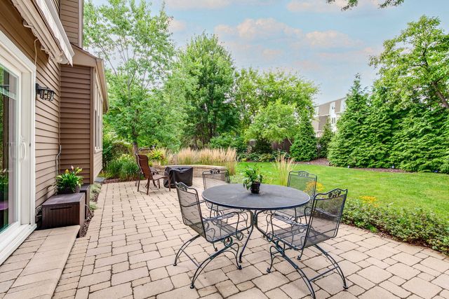 1211 Parliament Court, Libertyville, IL 60048