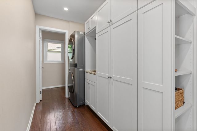 1211 Parliament Court, Libertyville, IL 60048