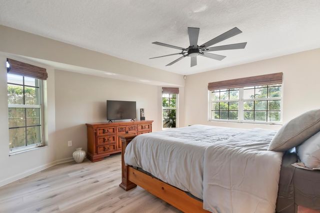 691 Foresteria Avenue, Wellington, FL 33414