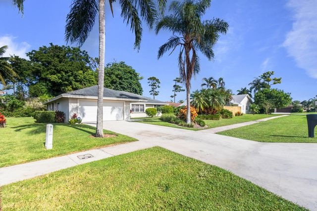 691 Foresteria Avenue, Wellington, FL 33414