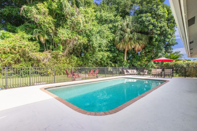 691 Foresteria Avenue, Wellington, FL 33414