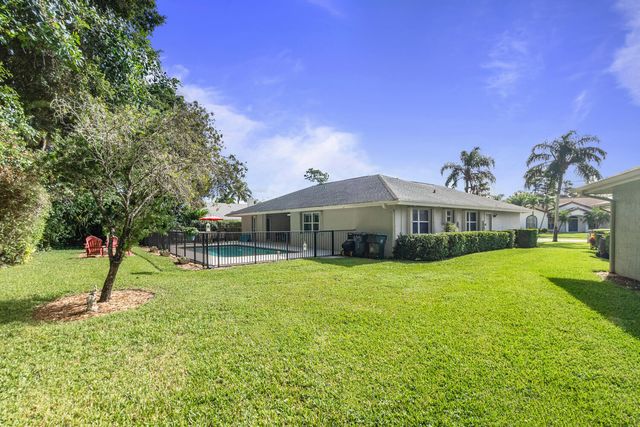 691 Foresteria Avenue, Wellington, FL 33414