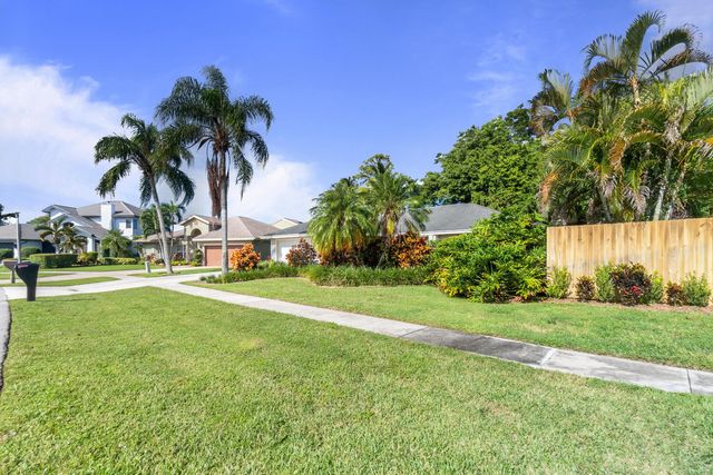 691 Foresteria Avenue, Wellington, FL 33414