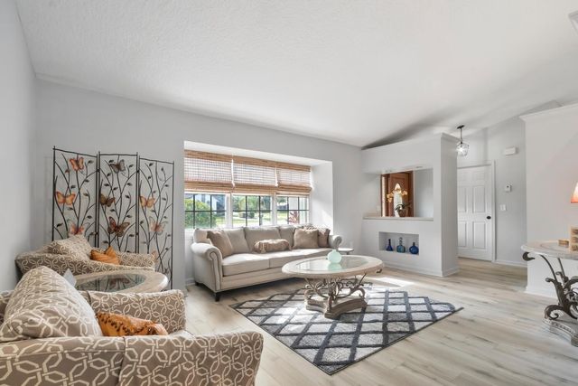 691 Foresteria Avenue, Wellington, FL 33414