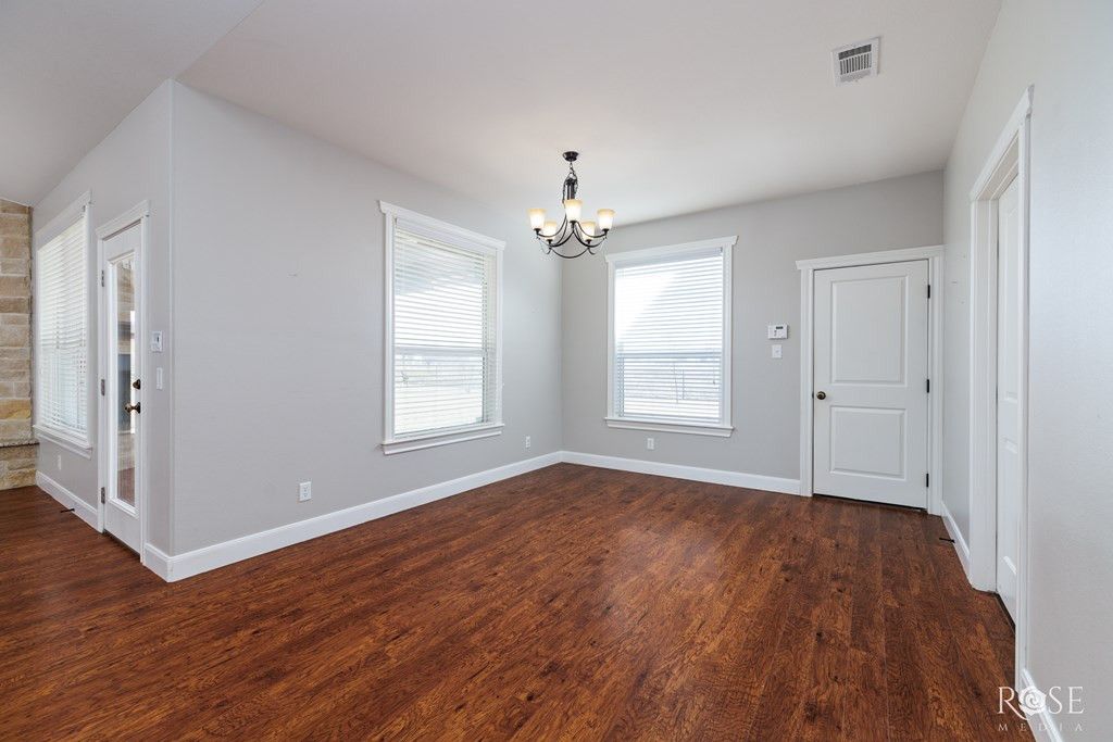 Image 10 of property listing at 705 W Ratliff Road, San Angelo, TX 76904