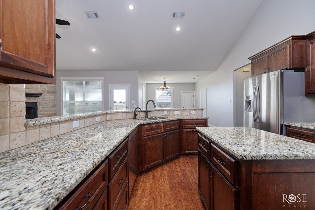 Image 14 of property listing at 705 W Ratliff Road, San Angelo, TX 76904