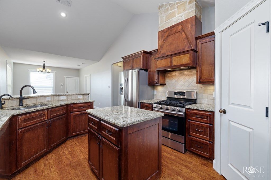 Image 15 of property listing at 705 W Ratliff Road, San Angelo, TX 76904
