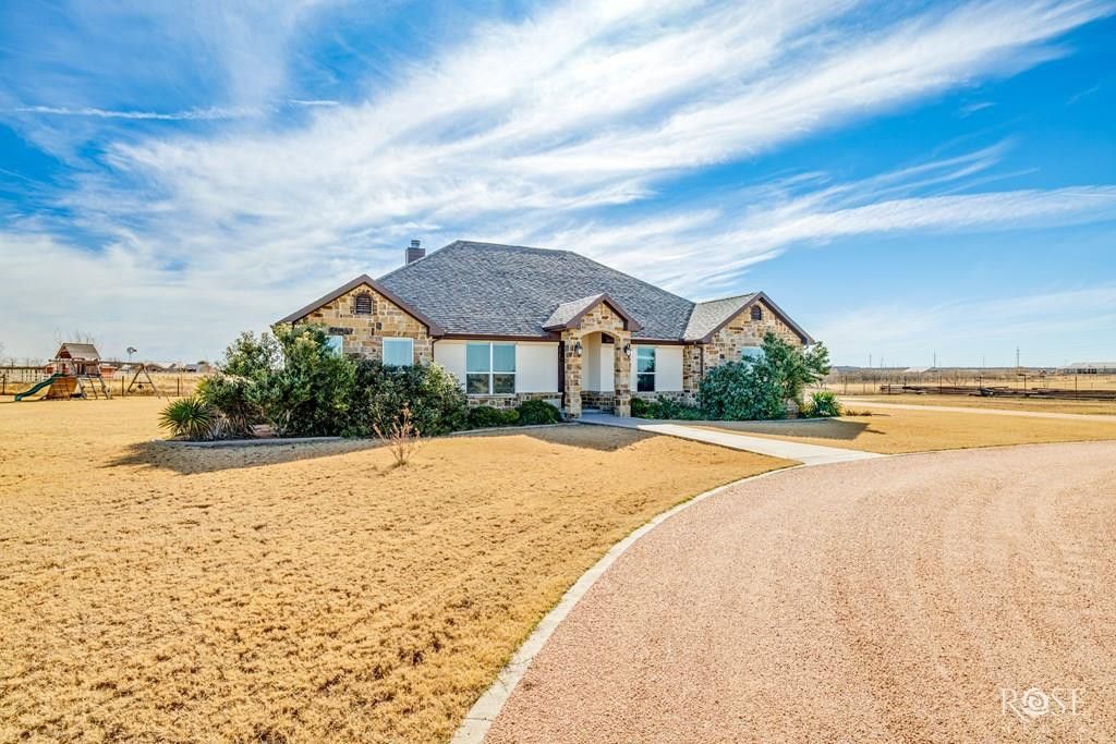 Image 2 of property listing at 705 W Ratliff Road, San Angelo, TX 76904