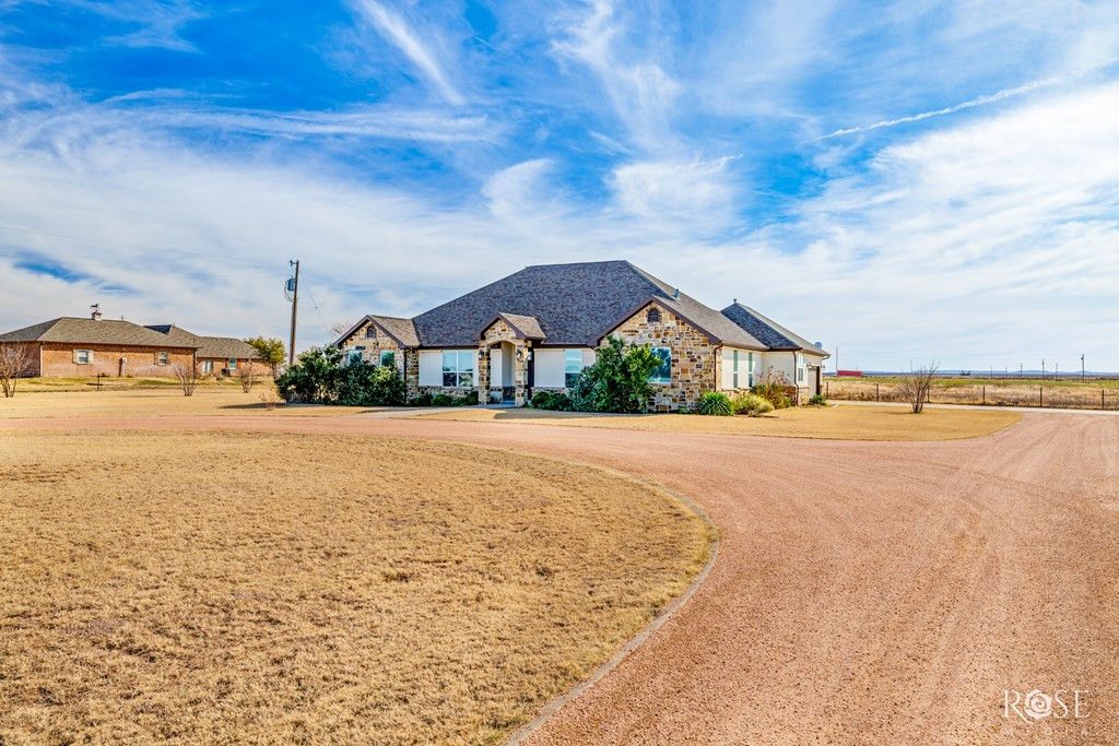 Image 3 of property listing at 705 W Ratliff Road, San Angelo, TX 76904