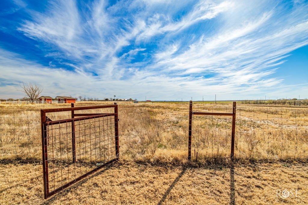 Image 38 of property listing at 705 W Ratliff Road, San Angelo, TX 76904