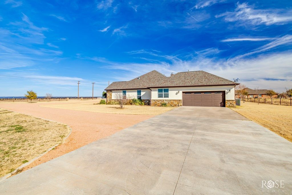 Image 39 of property listing at 705 W Ratliff Road, San Angelo, TX 76904