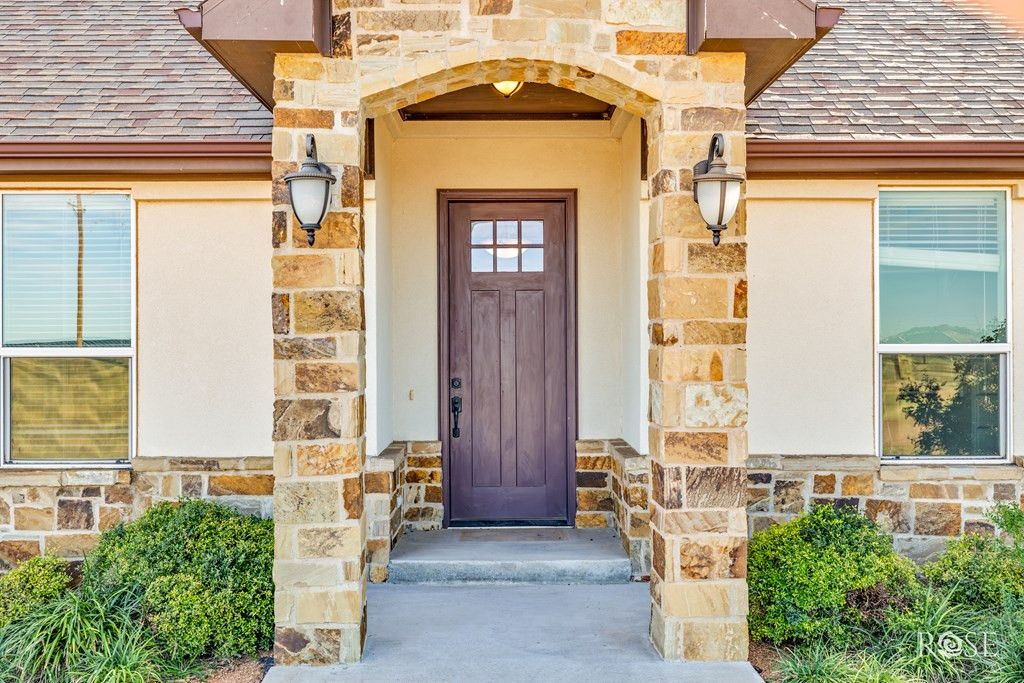 Image 4 of property listing at 705 W Ratliff Road, San Angelo, TX 76904