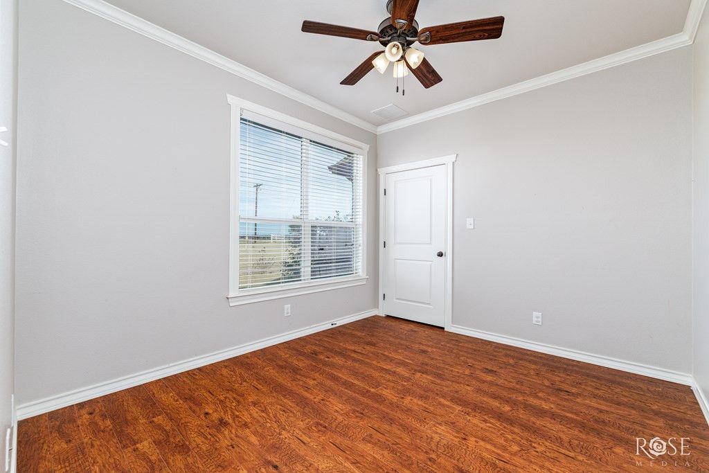 Image 6 of property listing at 705 W Ratliff Road, San Angelo, TX 76904
