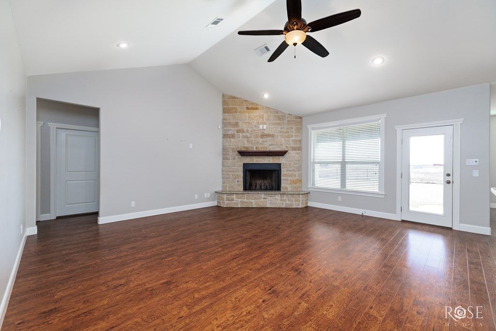Image 7 of property listing at 705 W Ratliff Road, San Angelo, TX 76904